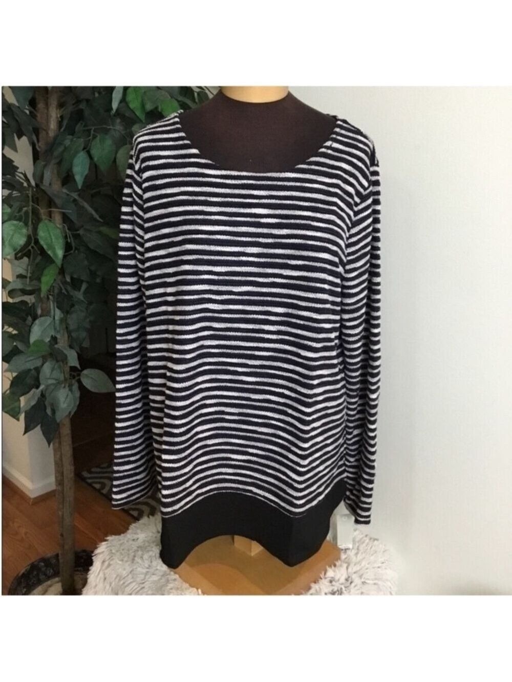 Croft & Barrow mock layer long sleeve top Woman’s XXL black & white
